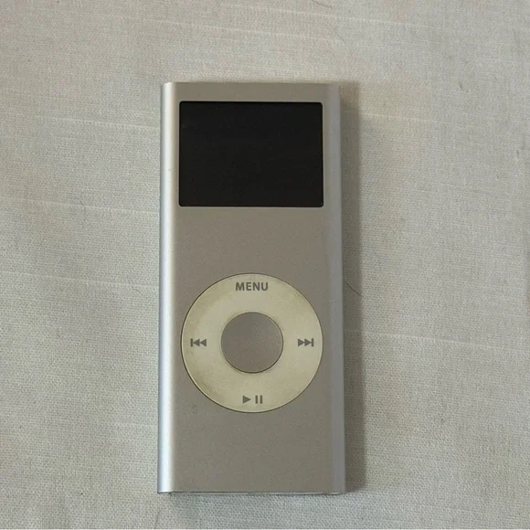 Apple iPod Mini 2GB Silver w Case & Charger Works